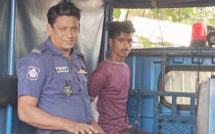তাড়াশে জনতার হাতে চোর আটক।
