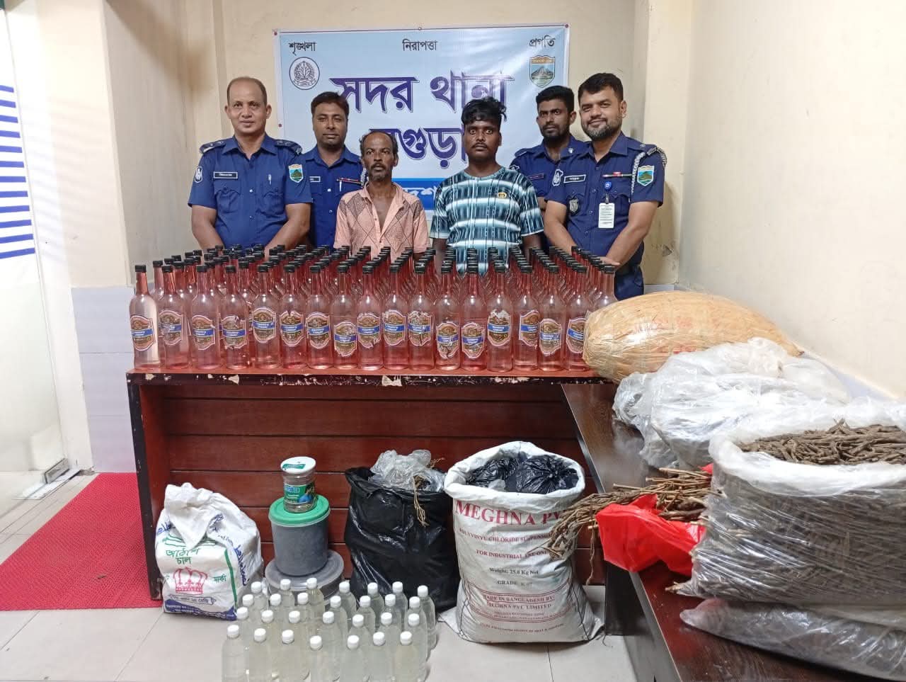 বগুড়ায় যৌথ অভিযানে মাদকসহ দুইজন গ্রেফতার।