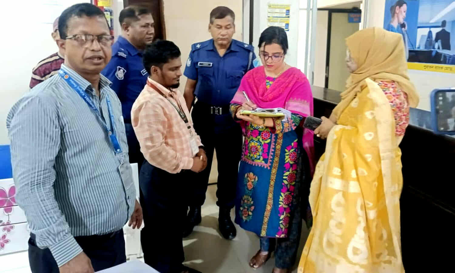 কালীগঞ্জে হাসপাতালে ভ্রাম্যমান আদালতের জরিমানা।