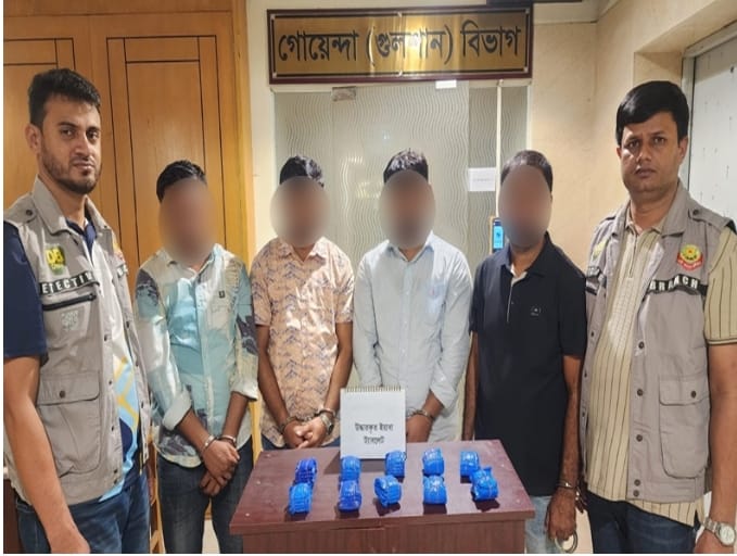 রাজধানীর কাপ্তানবাজার এলাকা হতে ১০০০০ পিস ইয়াবা ও ইয়াবা পরিবহনে ব্যবহৃত মাইক্রোবাসসহ চার মাদক কারবারিকে গ্রেফতার।