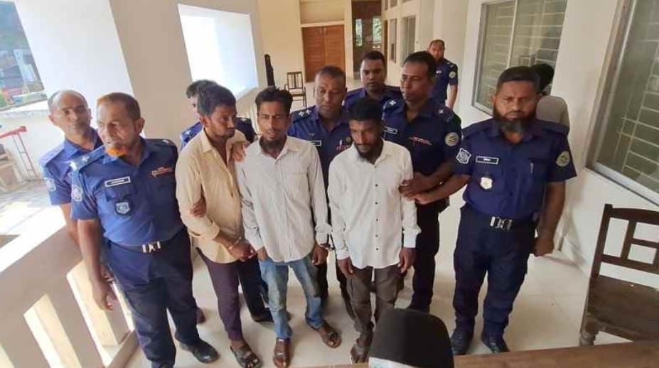 বরিশালে ১৮ বছর বয়সী গৃহবধূকে গণধর্ষণের মামলায় চার ধর্ষককে মৃত্যুদণ্ড দিয়েছেন আদালত।