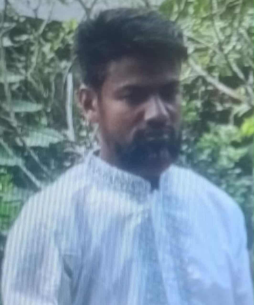 কালিয়াকৈরে প্রবাসীর স্ত্রীর আর্তনাদ — লম্পটের হাত থেকে রক্ষা পেতে চিৎকার।