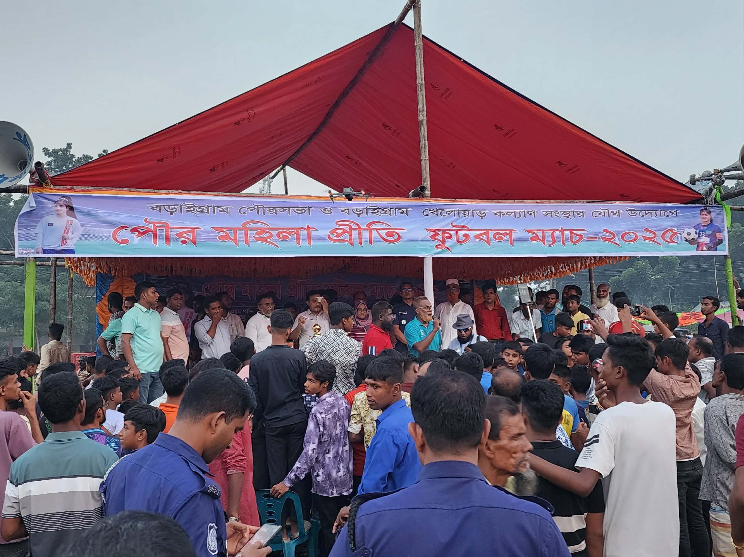বড়াইগ্রামে পৌর মহিলা প্রীতি ফুটবল ম্যাচে সিরাজগঞ্জের জয়