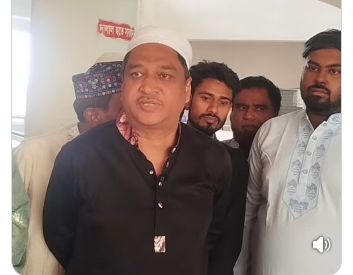 টঙ্গীতে ভূমিকম্প আতঙ্কে পদদলিত হয়ে আহত শতাধিককে দেখতে হাসপাতালে গেলেন বিএনপি নেতা জাবেদ আহাম্মেদ সুমন।