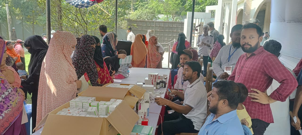 বিনামূল্যে ঔষধ ও চিকিৎসা সেবা পেল ৮ শতাধিক দরিদ্র মানুষ