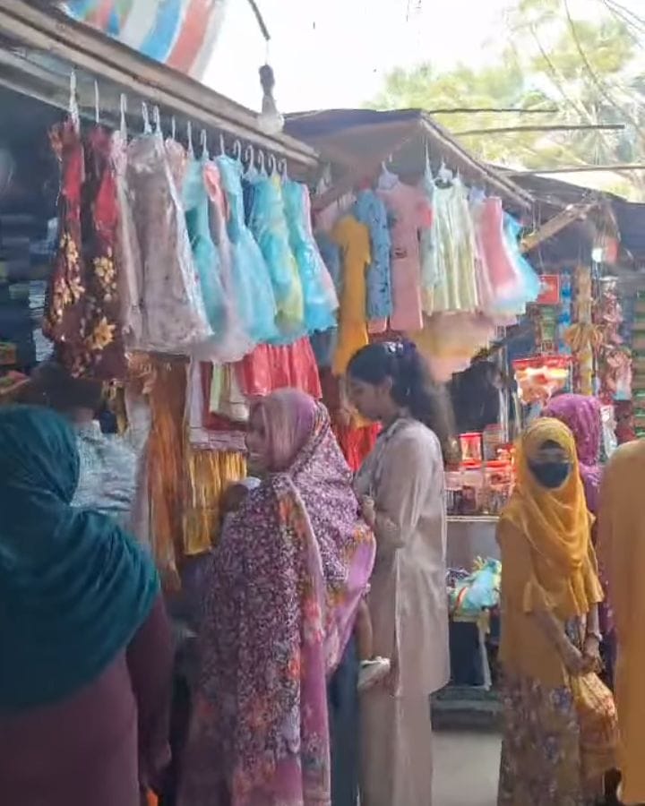 আত্রাইতে জমে উঠেছে ঈদ মার্কেট,সন্তুষ্ট ক্রেতারা