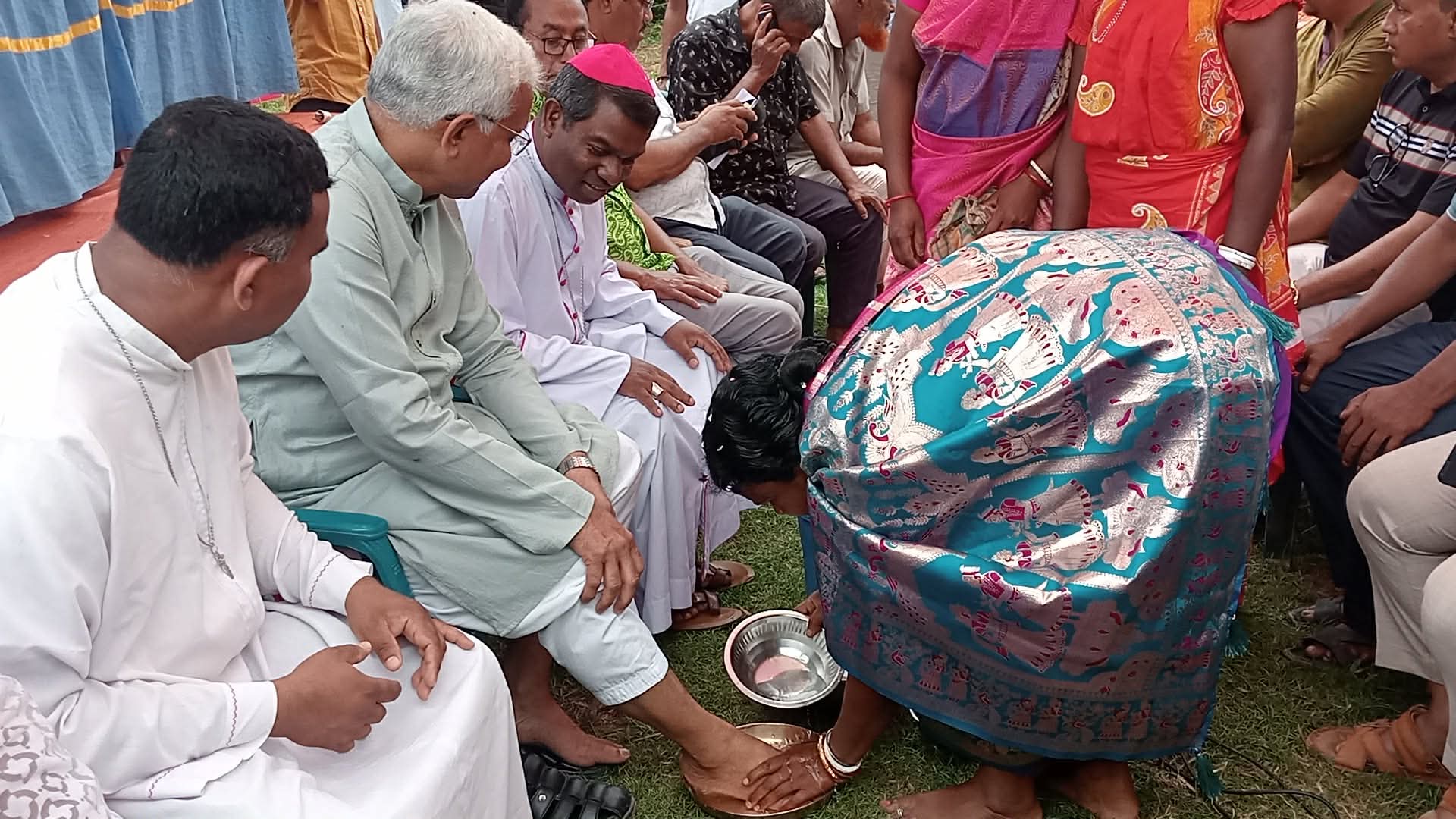দিনাজপুরের বিরামপুরে “উত্তম মেষপালক”গীর্জা ঘরের জাঁকজমকপূর্ণ আশীর্বাদ ও উদ্বোধন
