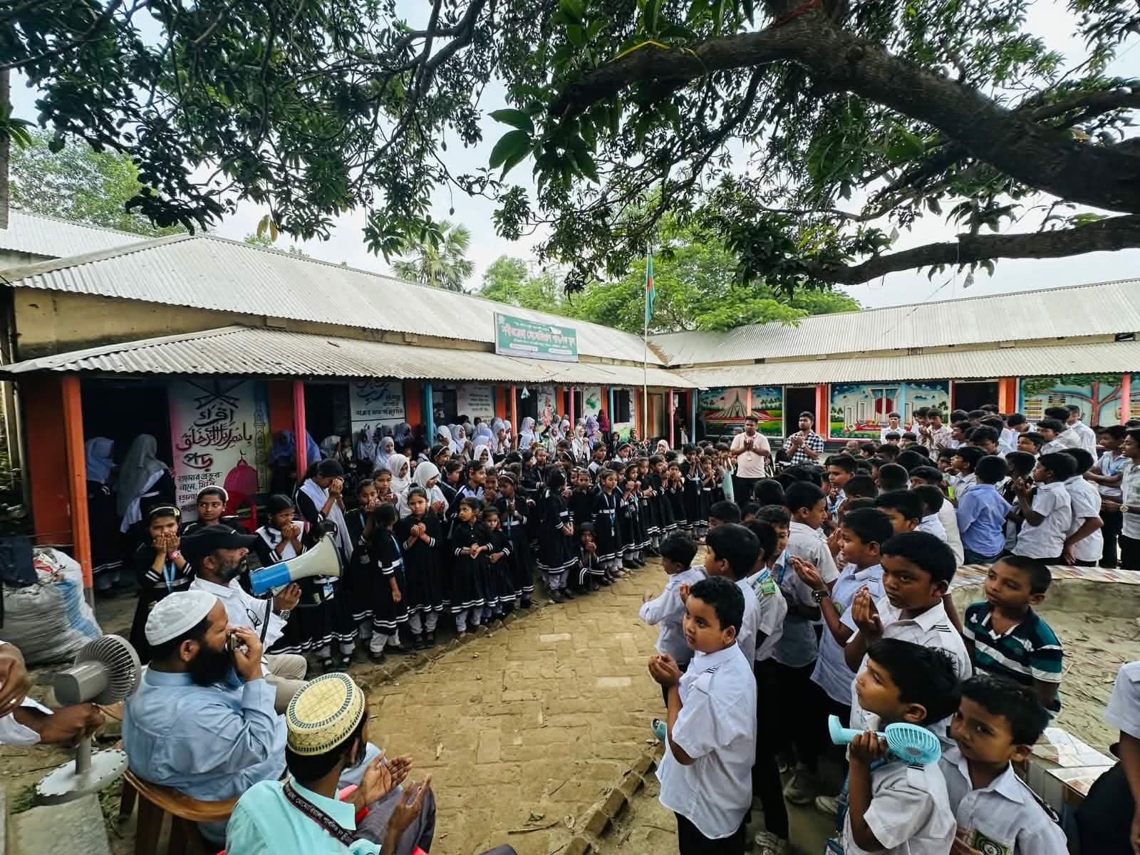 সন্ত্রাসী হামলায় গুরুতর আহত ফরহাদ হোসেনের সুস্থতা কামনায় দোয়া মাহফিল।