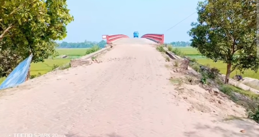রাজশাহী তানোর বিলকুমারী সেতুর সংযোগ সড়ক: ১৩ বছরেও মেলেনি পাকা রাস্তা।
