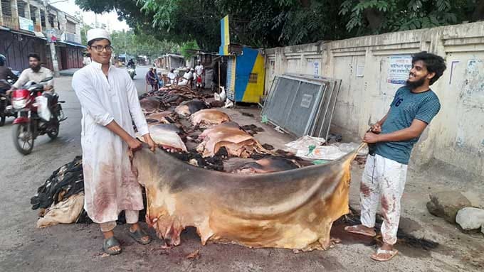 চামড়ার বাজার ধস : সরকার নির্ধারিত দাম কাগজে-কলমে।