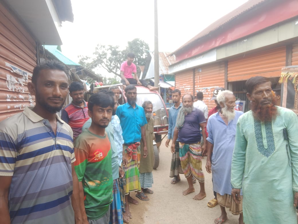 কৃষকদের সরকারি সহায়তা বিতরণে অনিয়মের অভিযোগ, কলমাকান্দায় মানববন্ধন